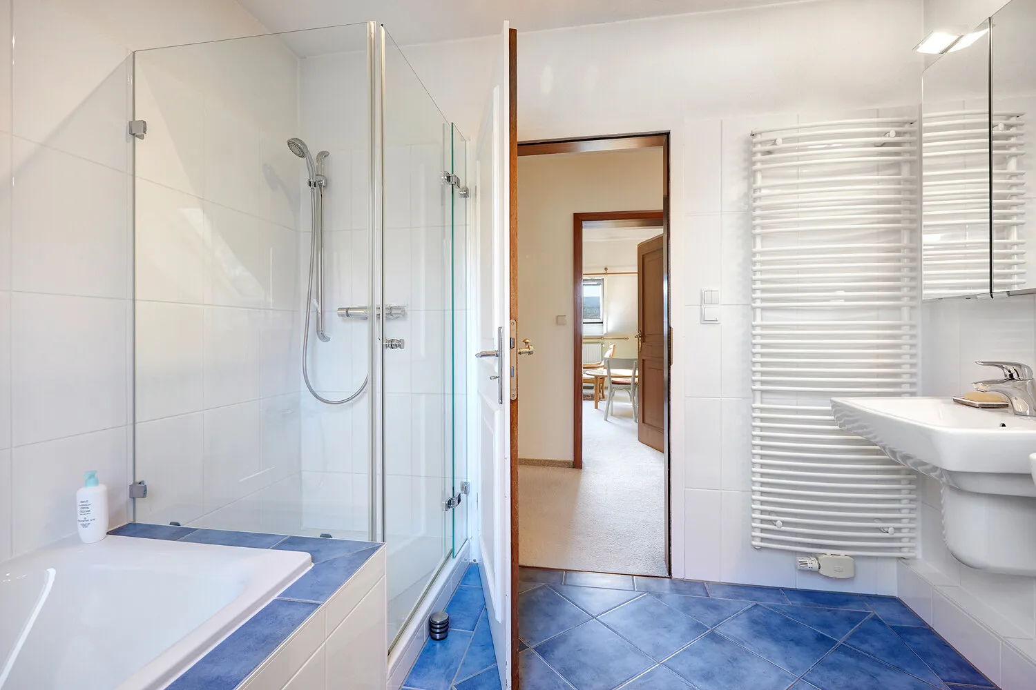 Bad mit separater Dusche