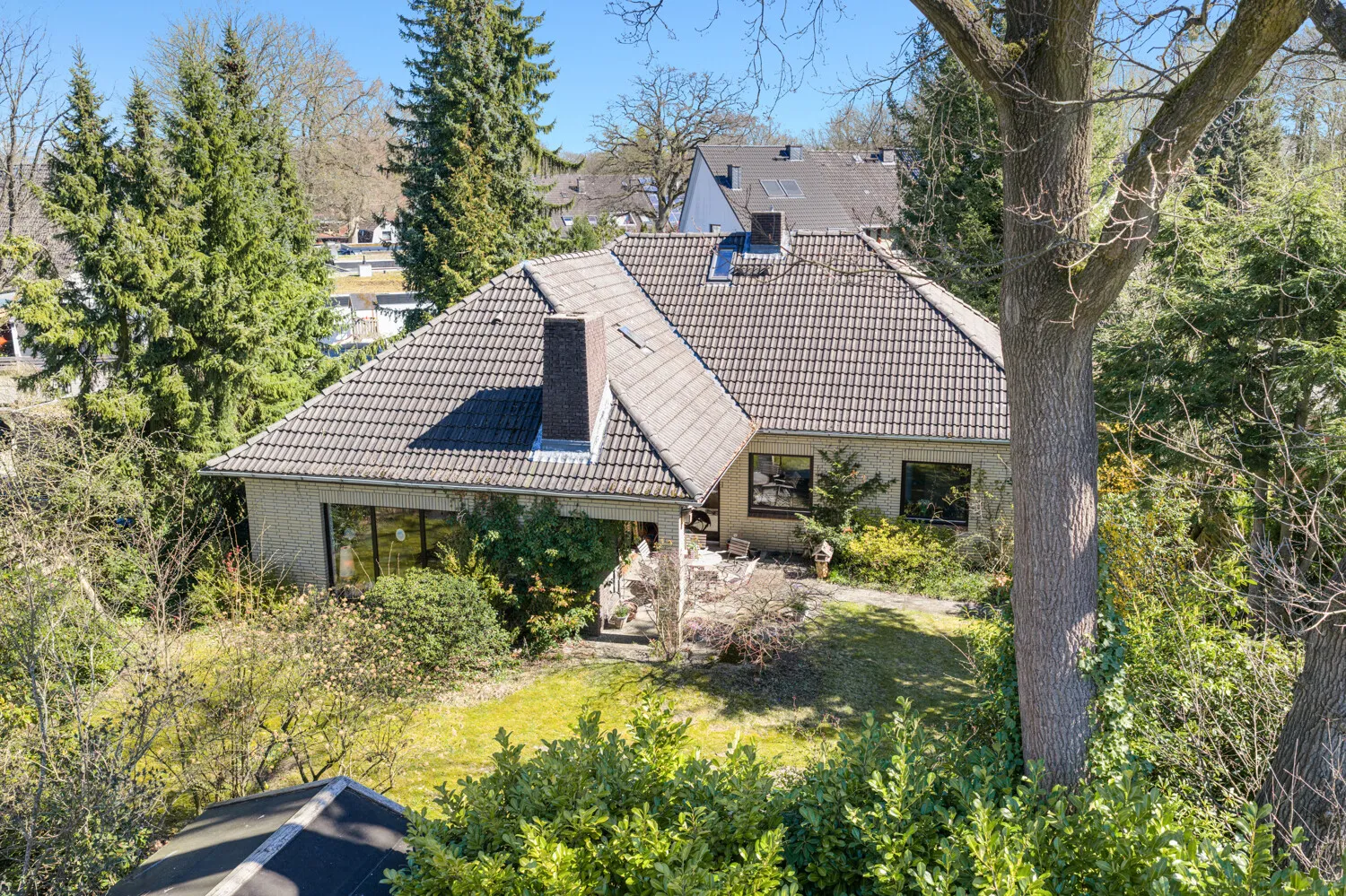 Eingebettet in viel Grün