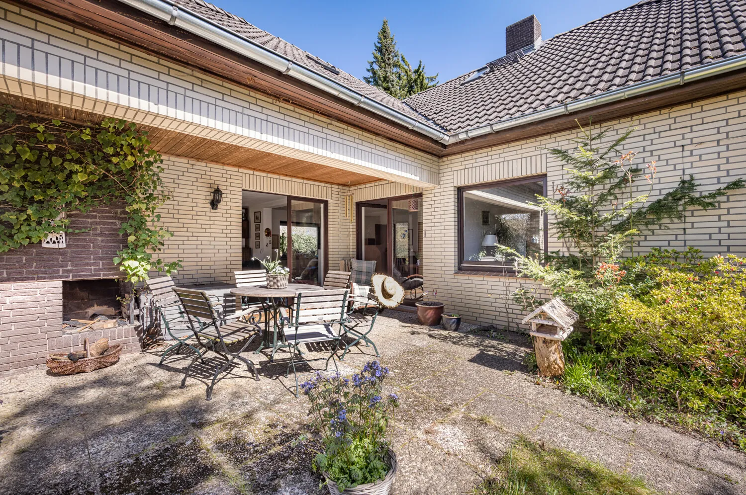 Winkelbungalow für windgeschützten Genuss im Freien