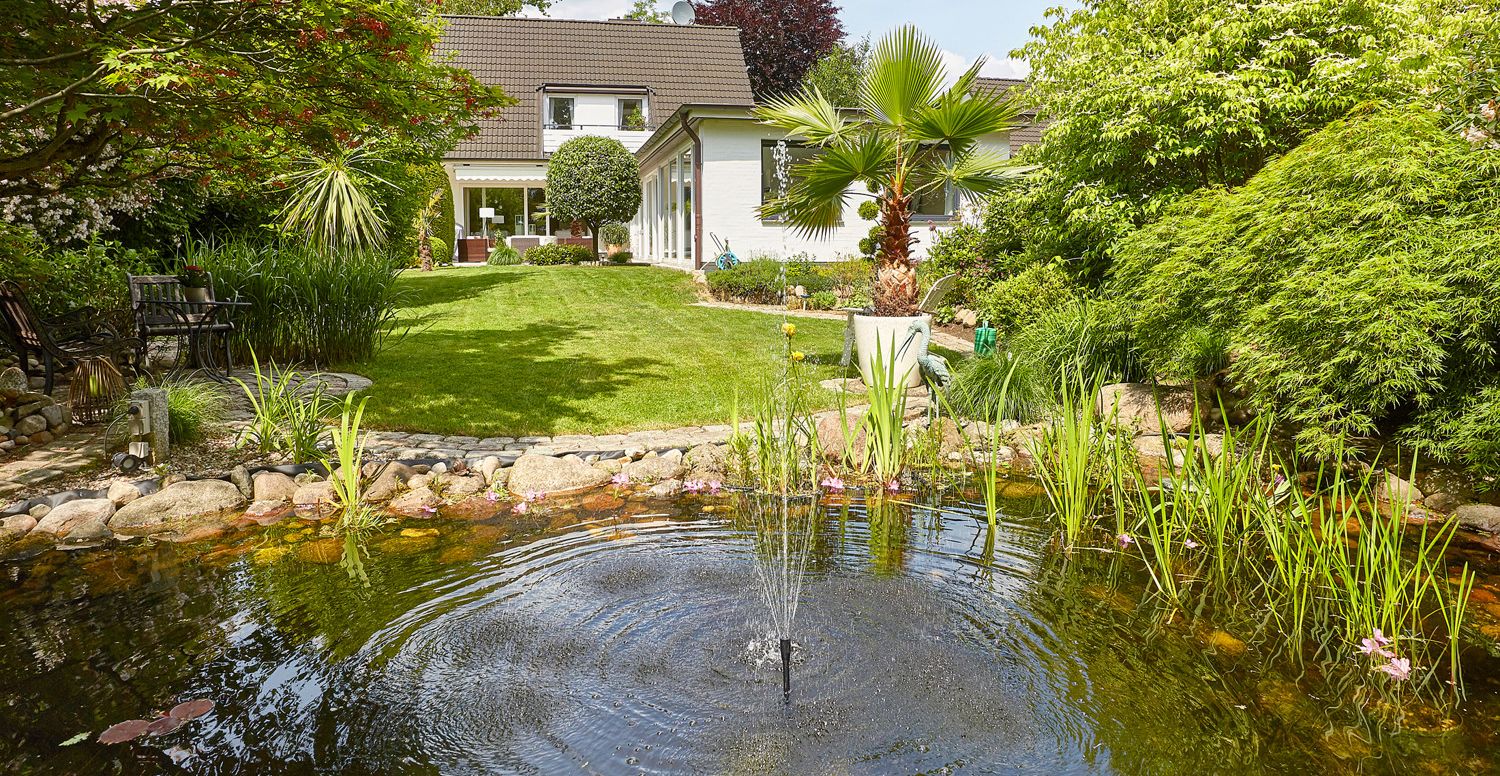 Gartenansicht mit Gartenteich