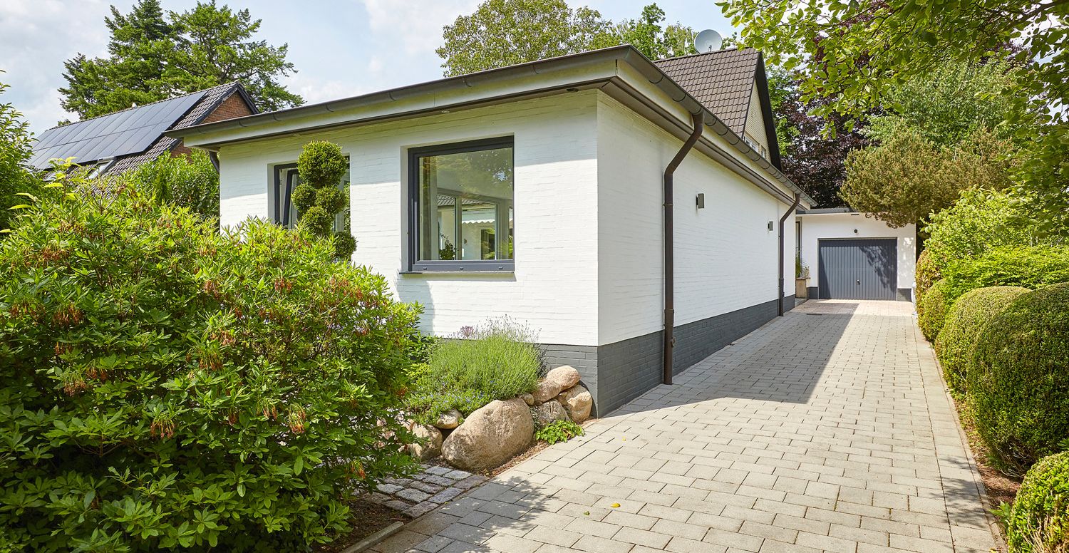 Zuwegung und Garage
