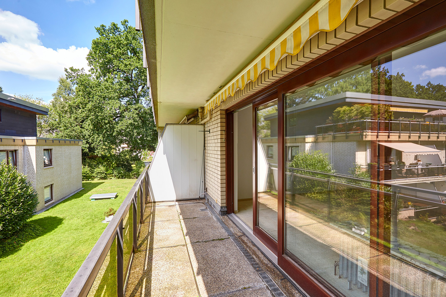 Balkon mit Schiebeelement zum Wohnzimmer
