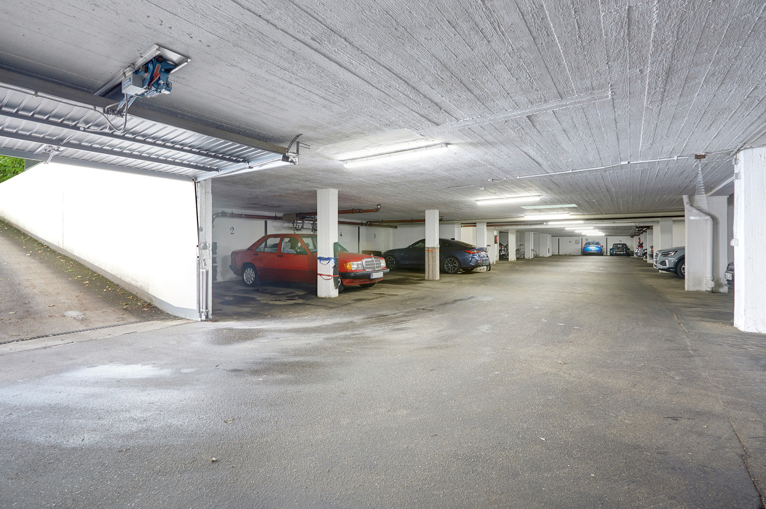 Tiefgarage mit Stellplatz
