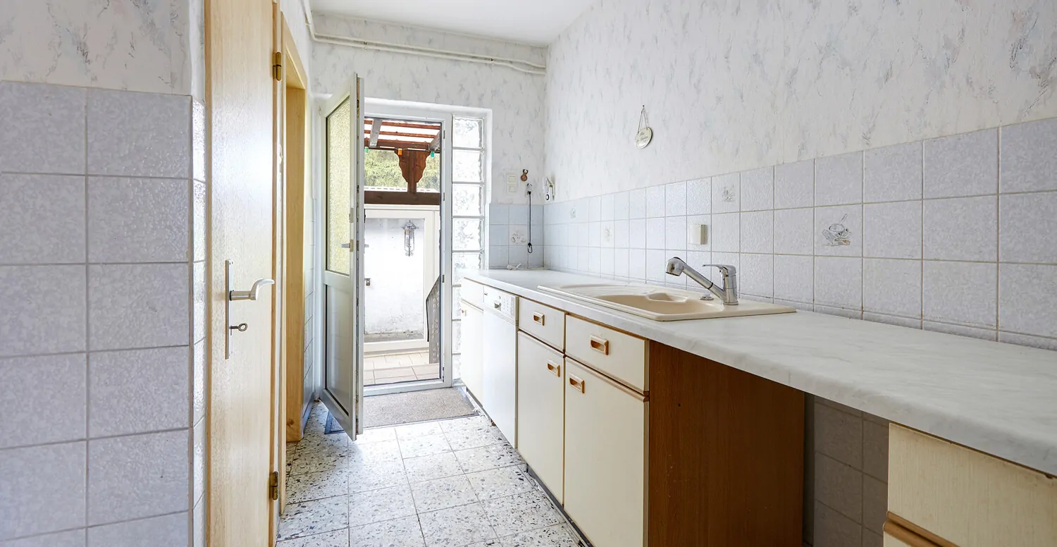 Haushaltsraum mit Zugang zum Wintergarten