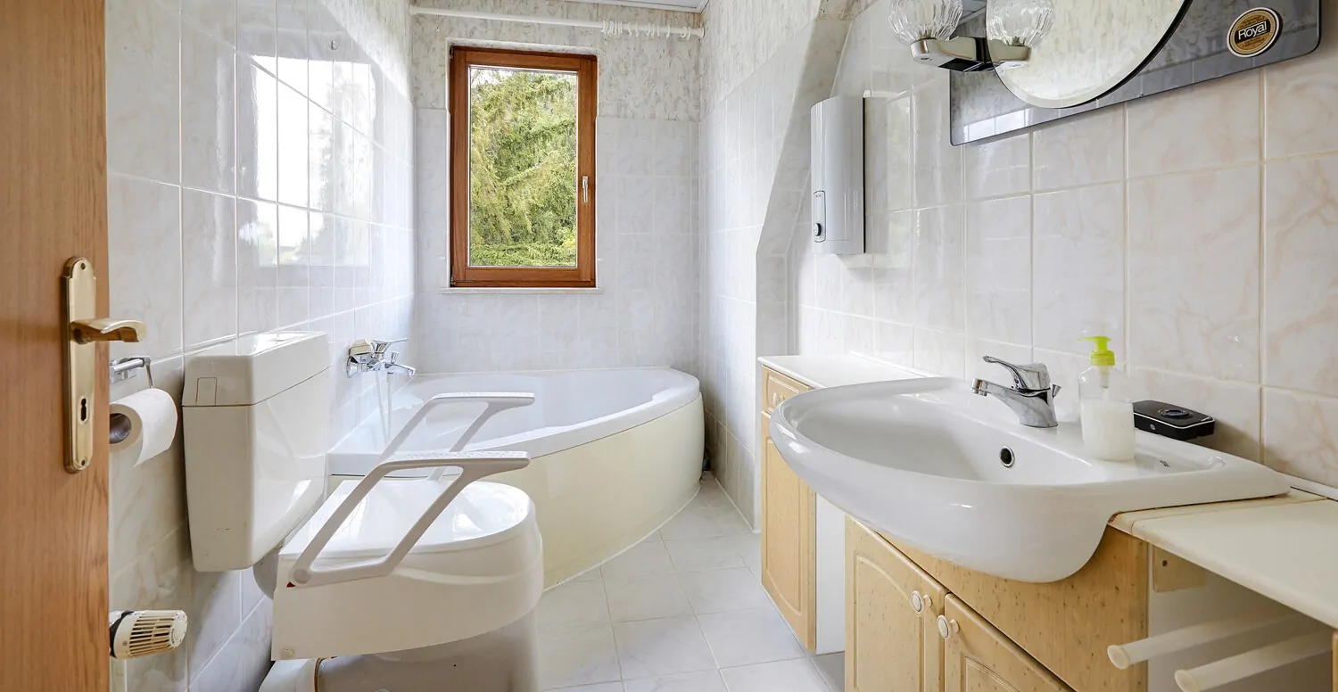 Wannenbad im Obergeschoss