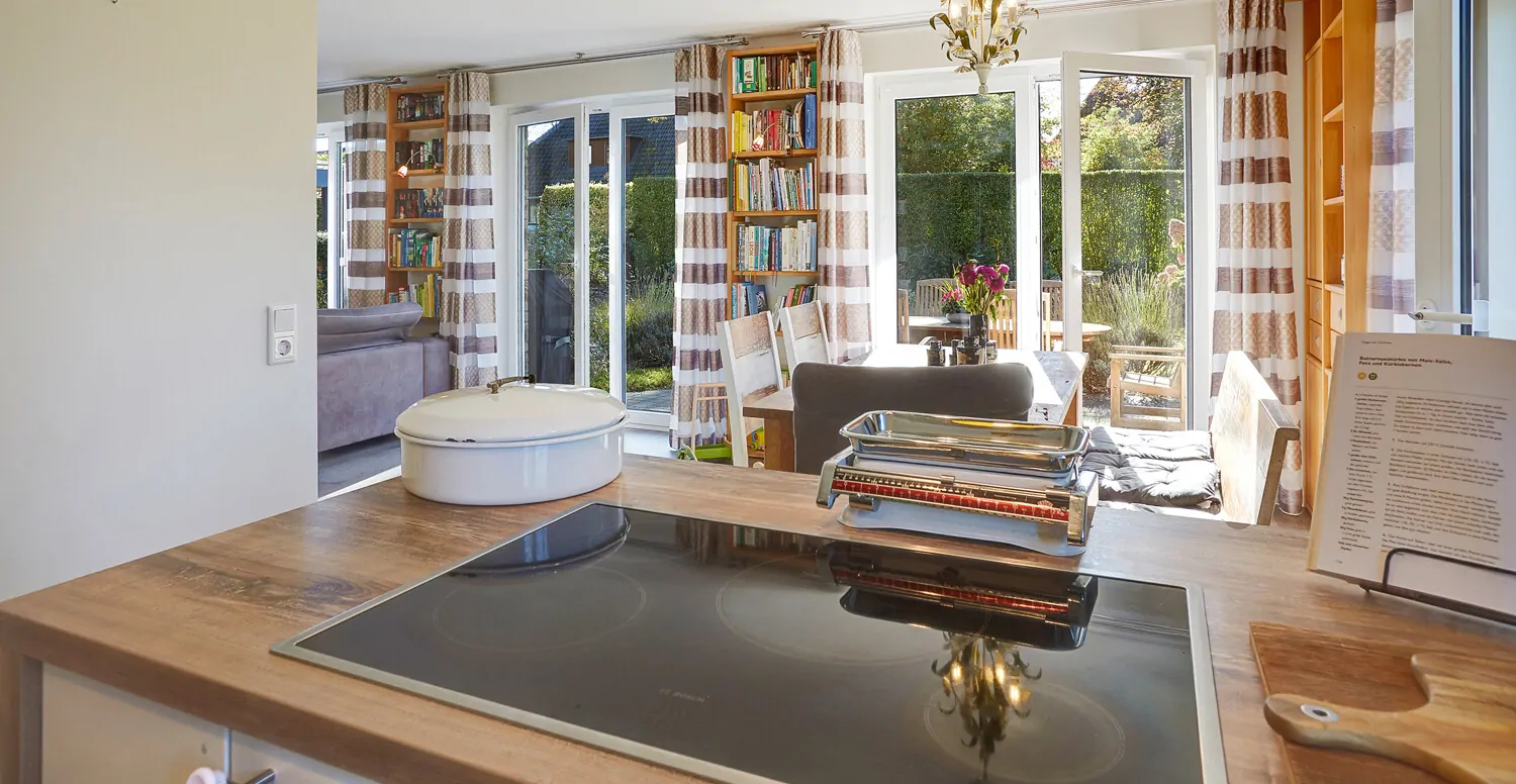 Kochen mit herrlichem Blick in den Garten