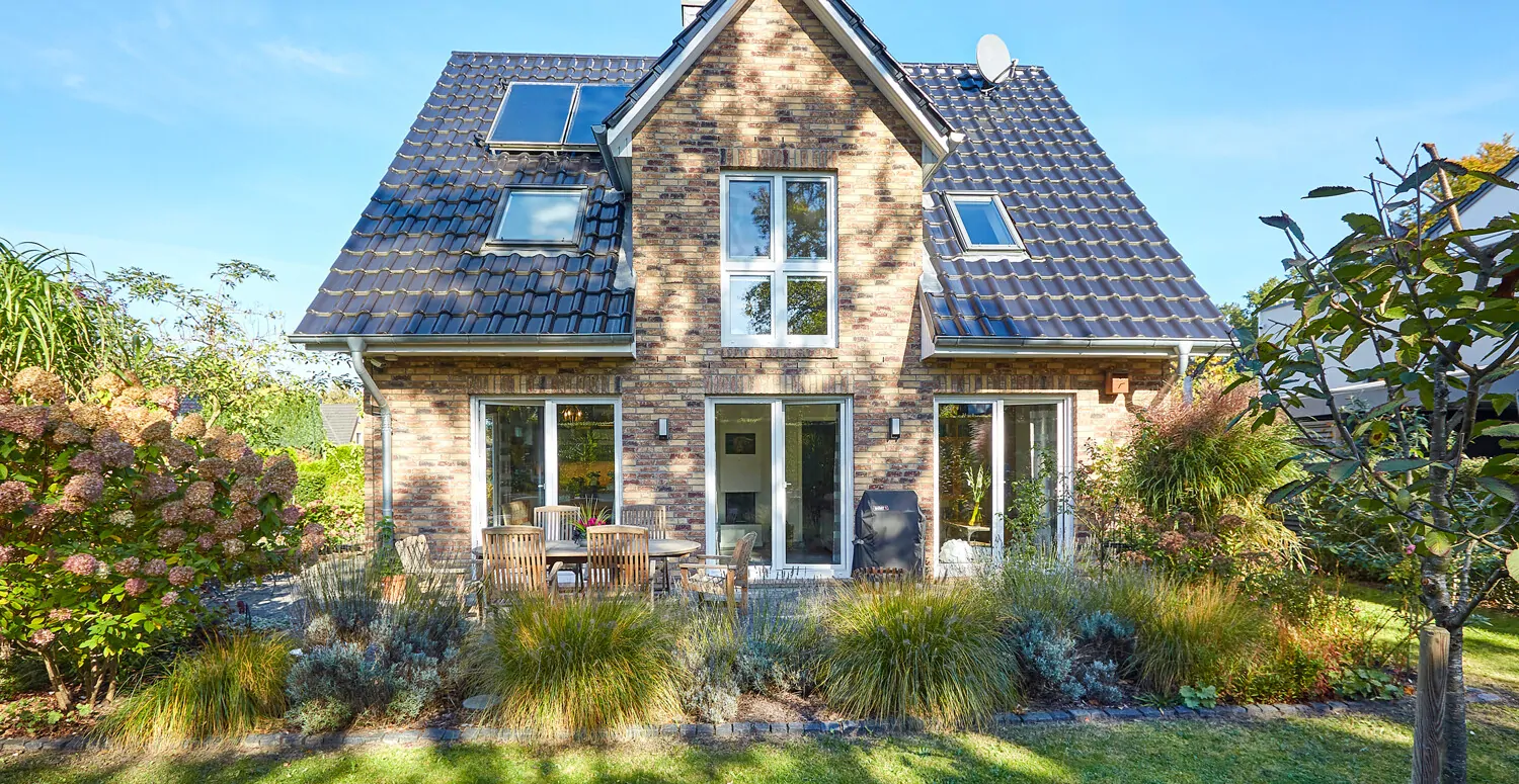 Licht- und Schattenspiel des alten Baumbestandes