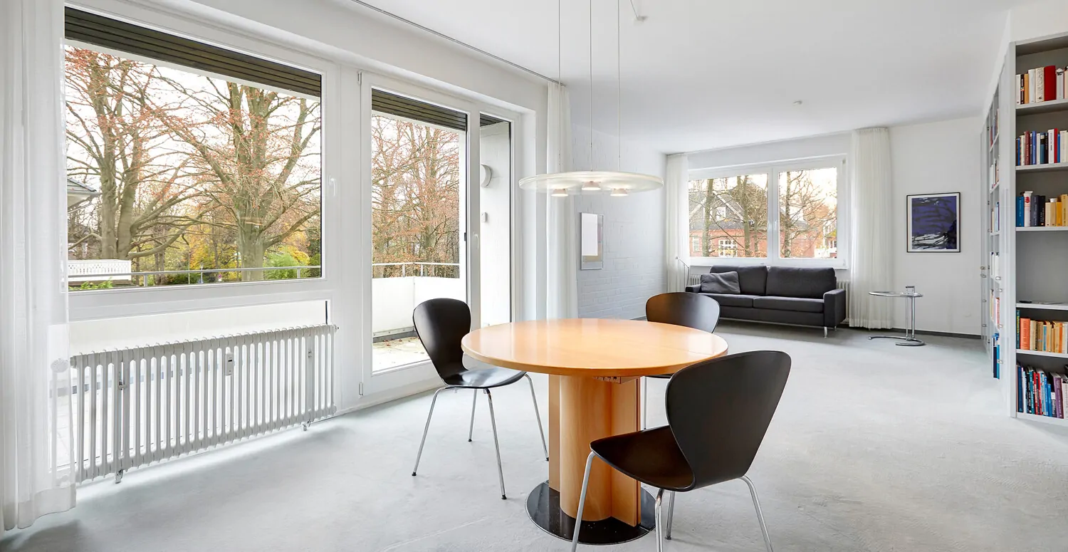 Wohnbereich mit Balkonzugang