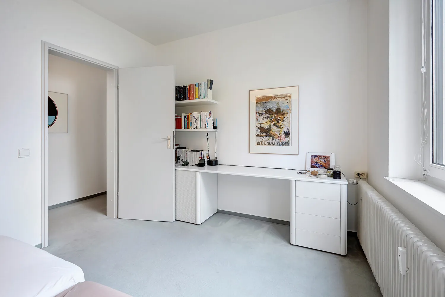 Schlafzimmer mit Arbeitsplatz