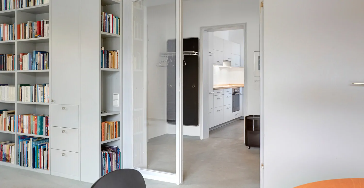 Blick in die Diele und zur Küche