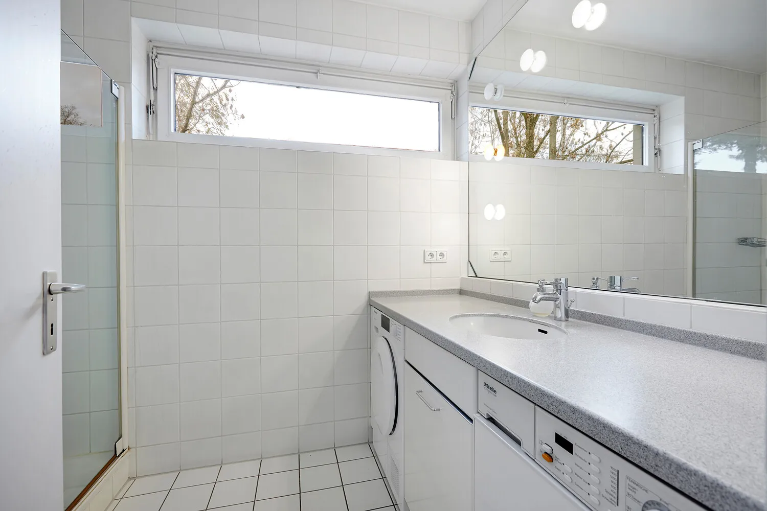 Badezimmer mit Tageslicht