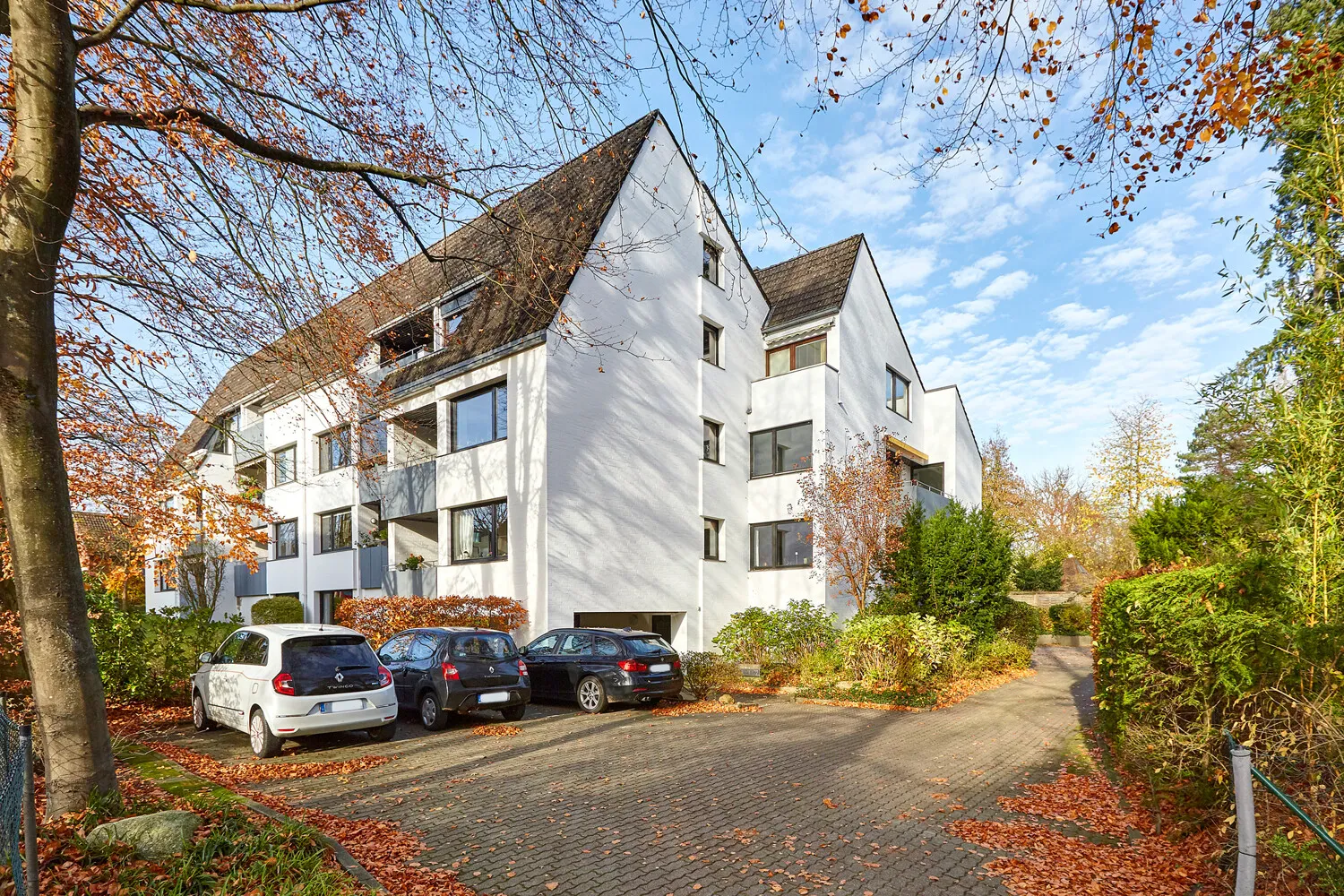 Hausansicht und Zuwegung