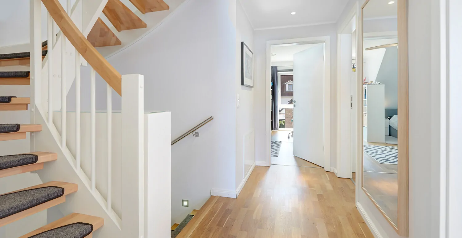 Treppenhaus ins Dach-Studio