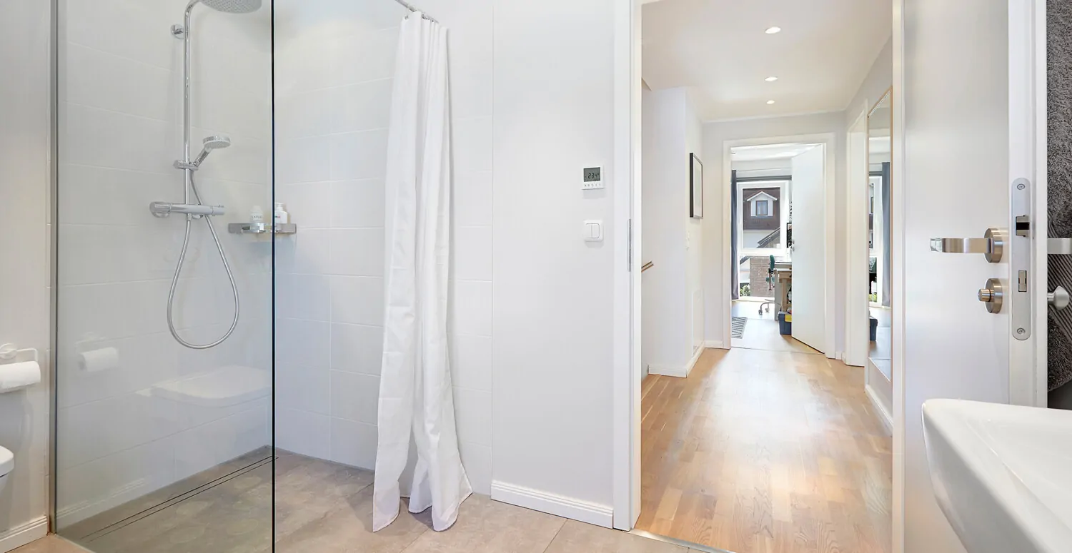 Bad mit separater Dusche