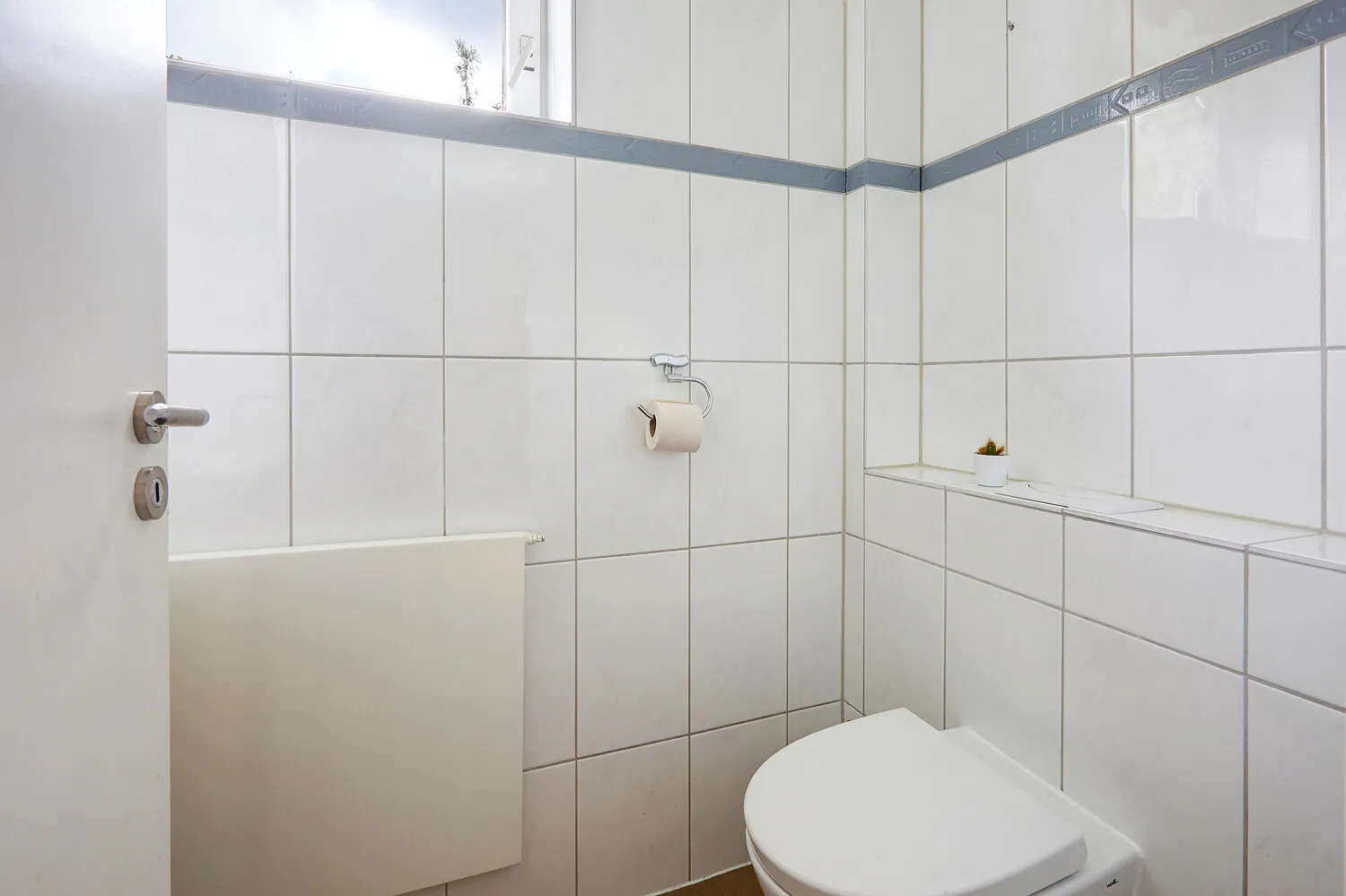 Gäste-WC mit Fenster