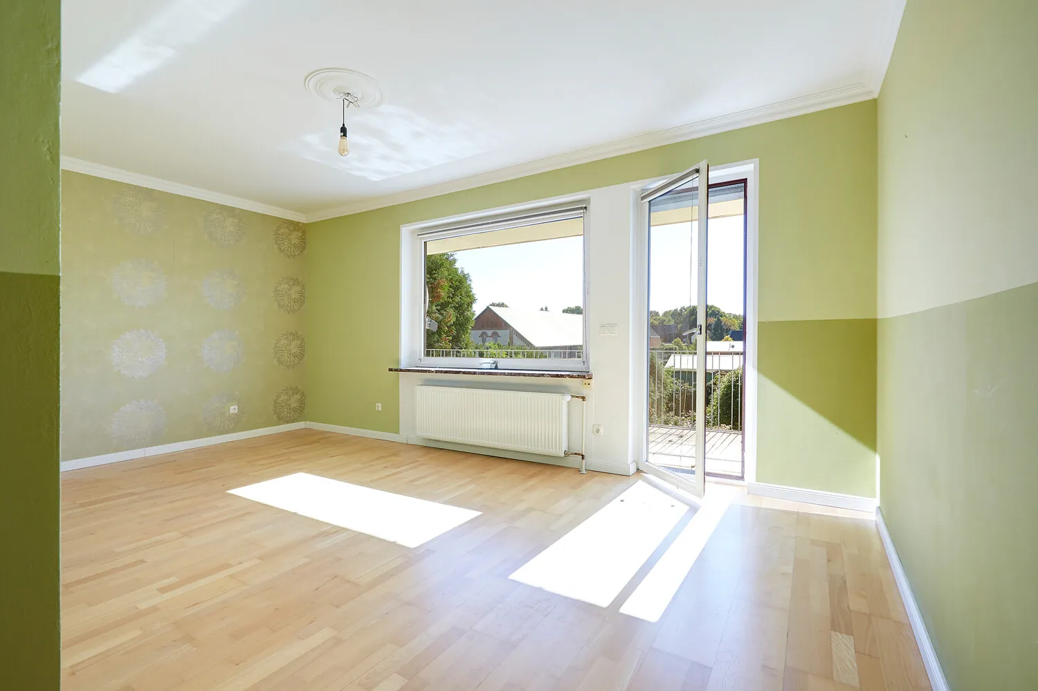 Schlafzimmer im EG mit Balkonzugang