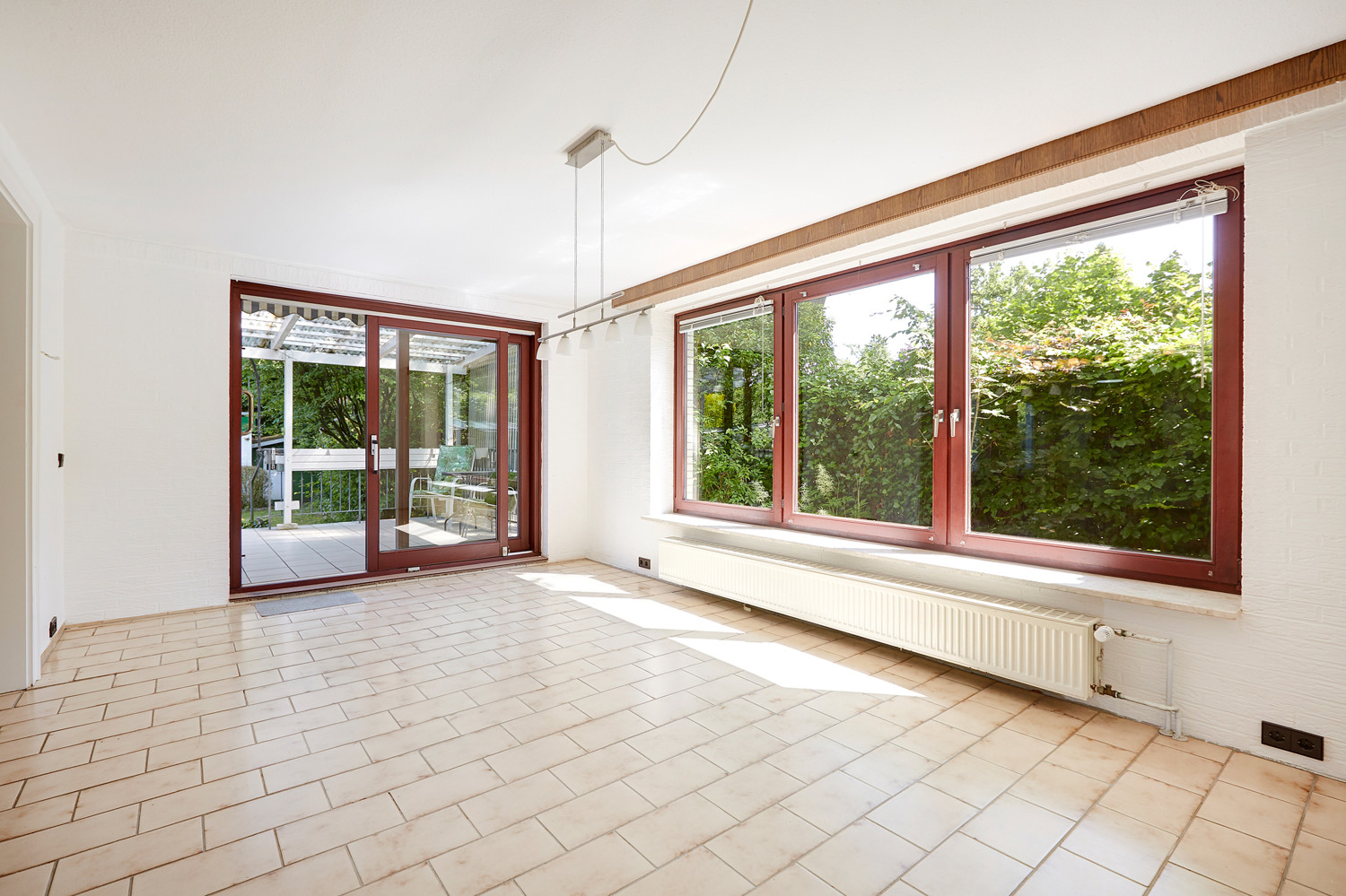 Heller Anbau und Zugang zur Terrasse