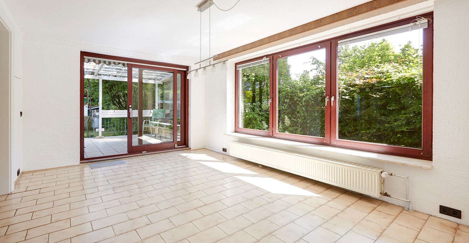 Heller Anbau und Zugang zur Terrasse