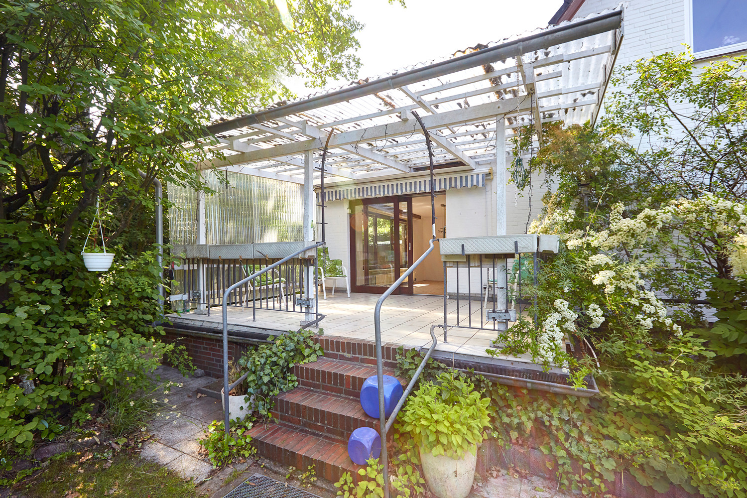 Terrasse mit Gartenzugang