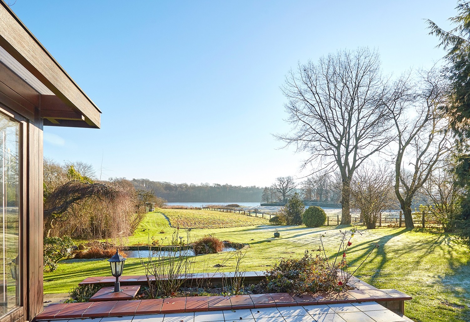 Weitblick von der Terrasse bis zum See