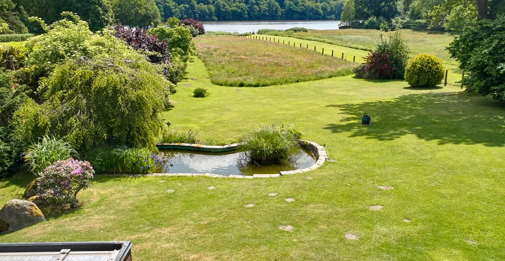 Weitblick über das Anwesen