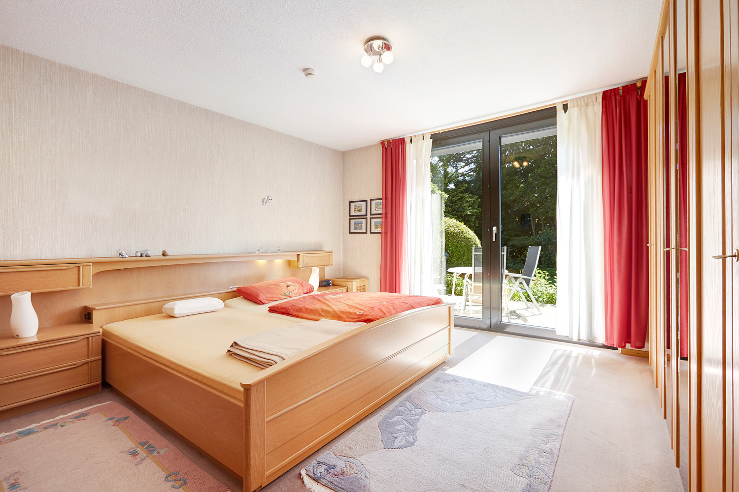 Schlafzimmer mit Terrassenzugang