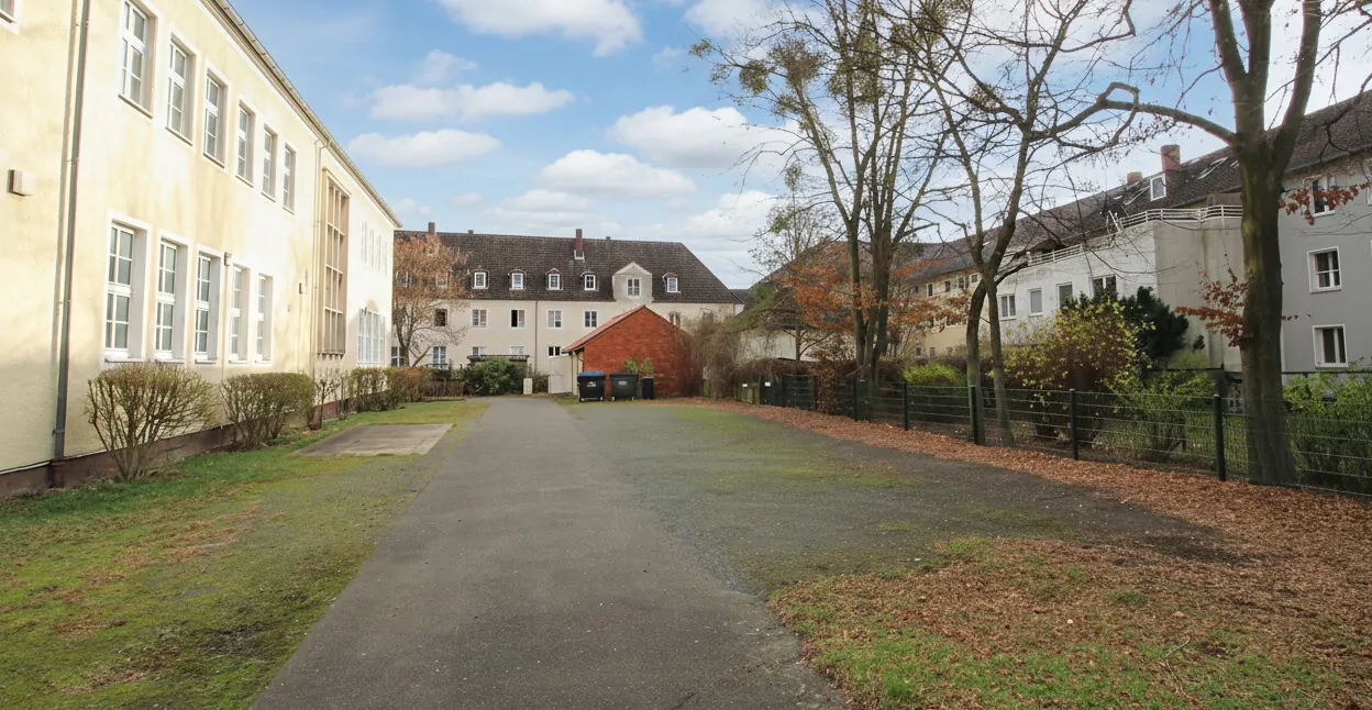 STELLPLÄTZE | RÜCKSEITE