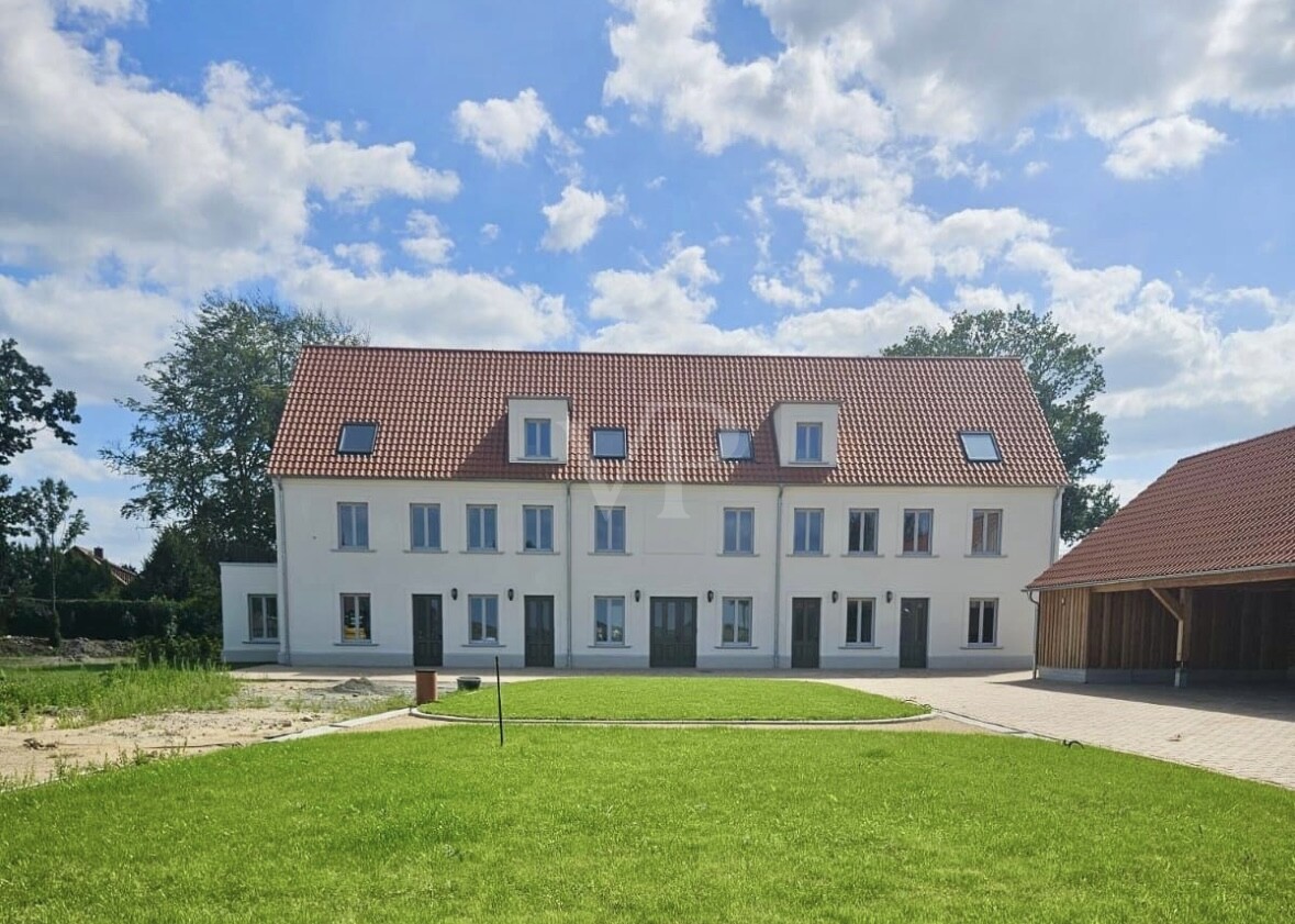 HAUS | FRONT