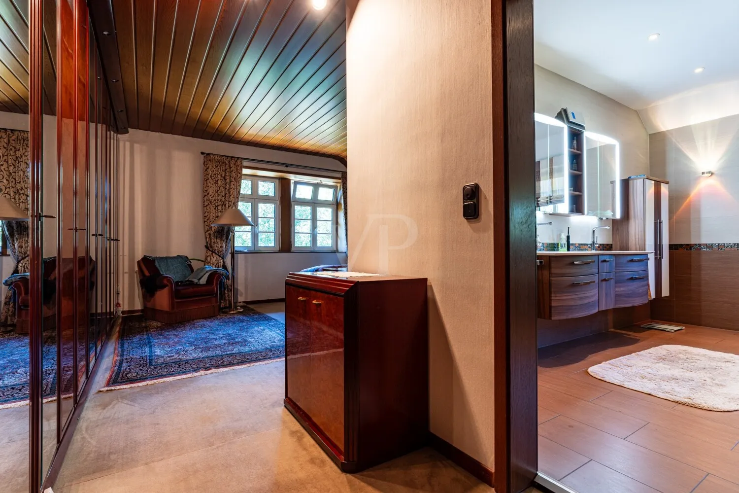 MASTERBEDROOM | EN-SUITE-BAD