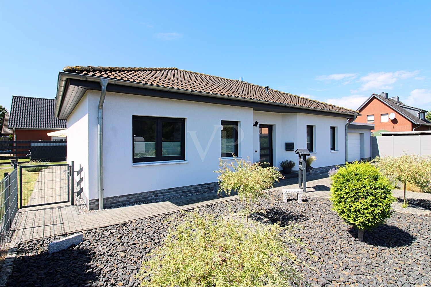 HAUS | FRONT