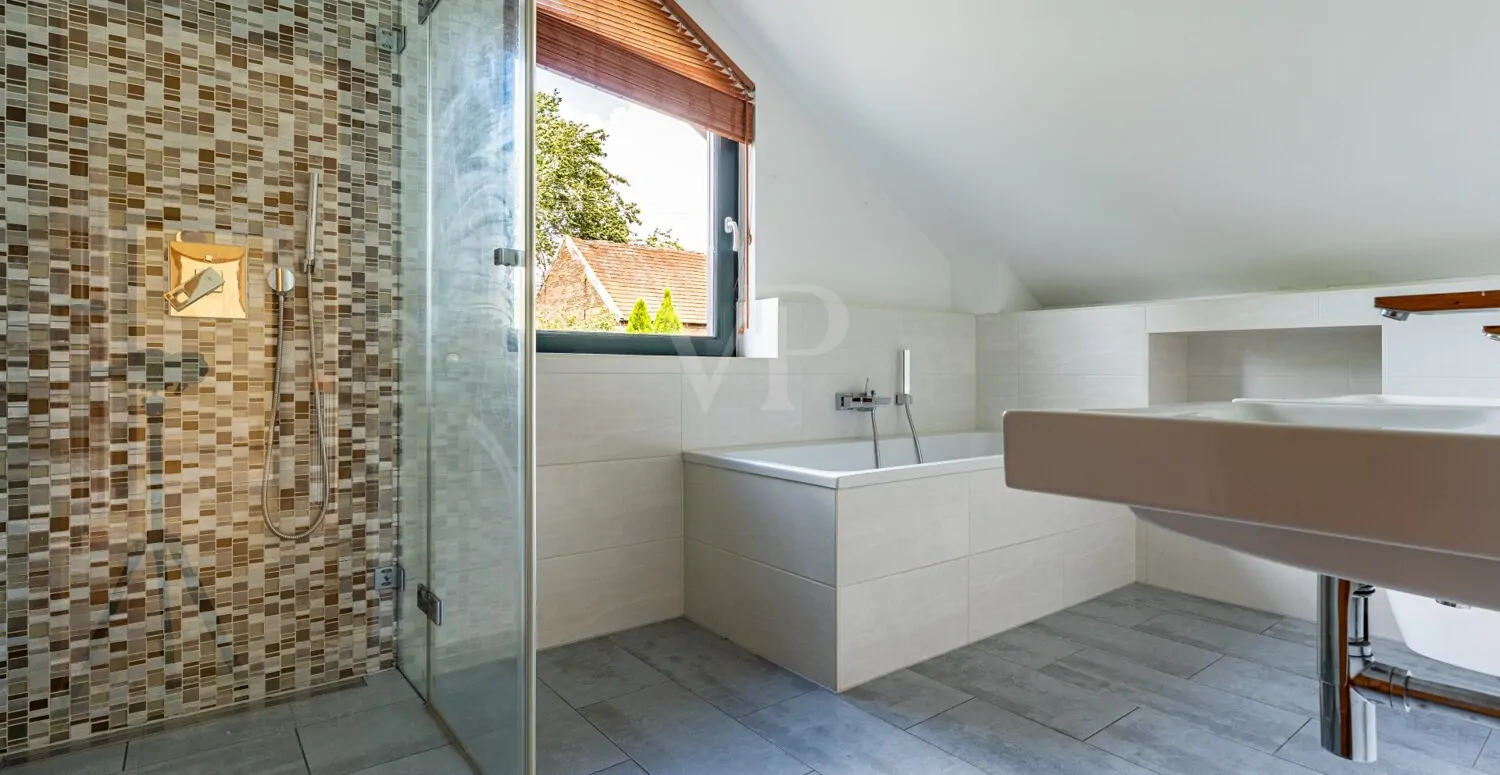 BADEZIMMER OBERGESCHOSS