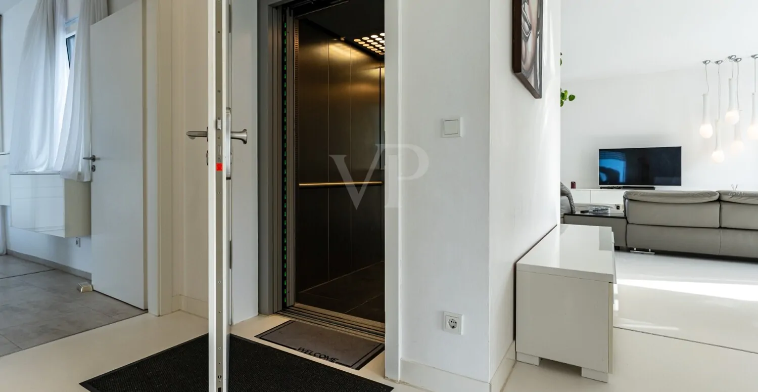 FAHRSTUHL DIREKT INS PENTHOUSE