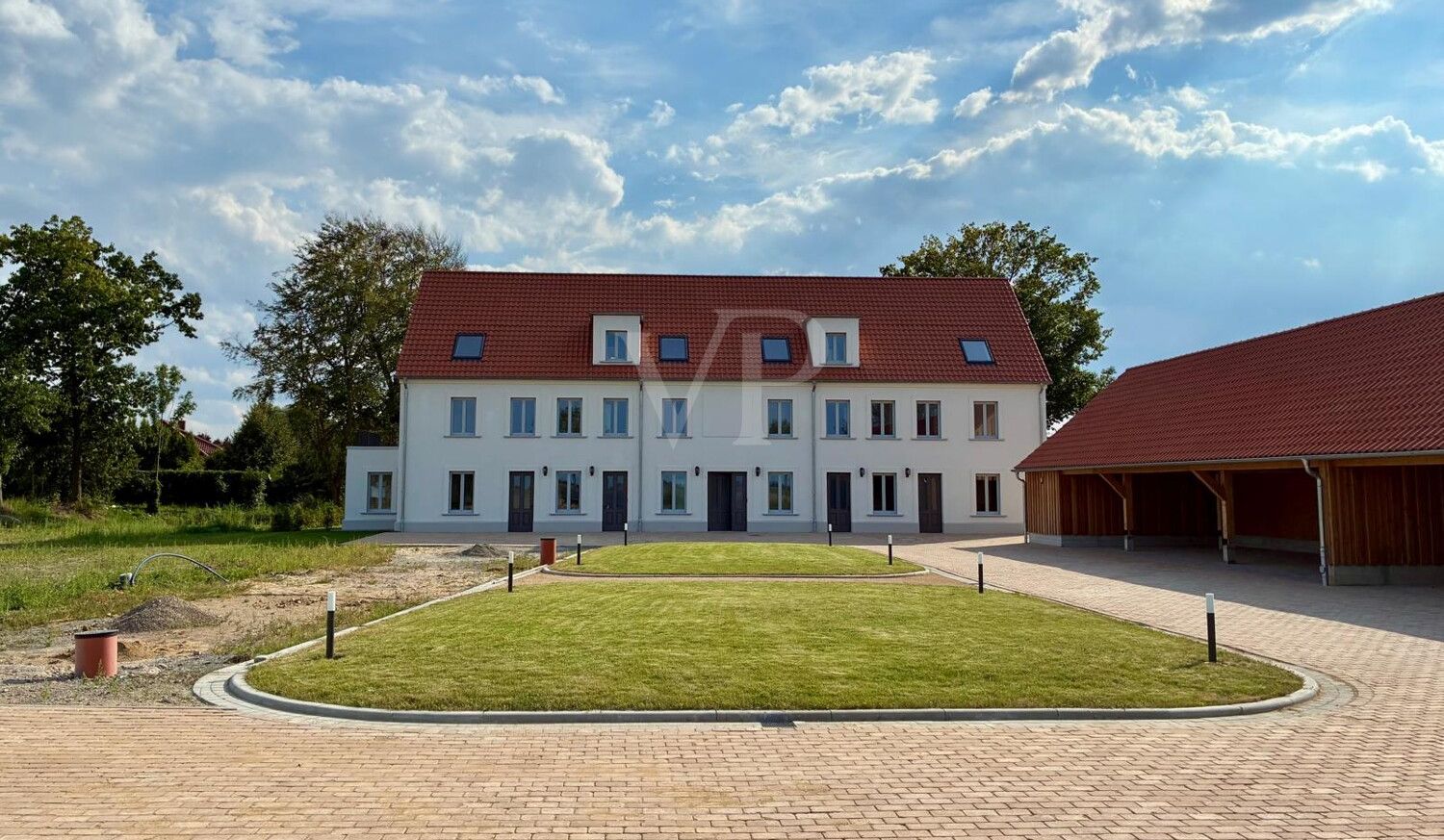 HAUS | FRONT
