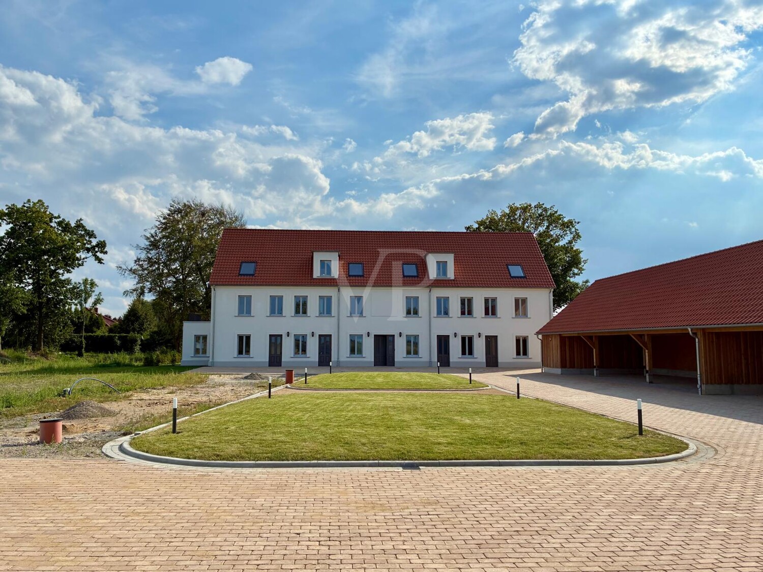 HAUS | FRONT