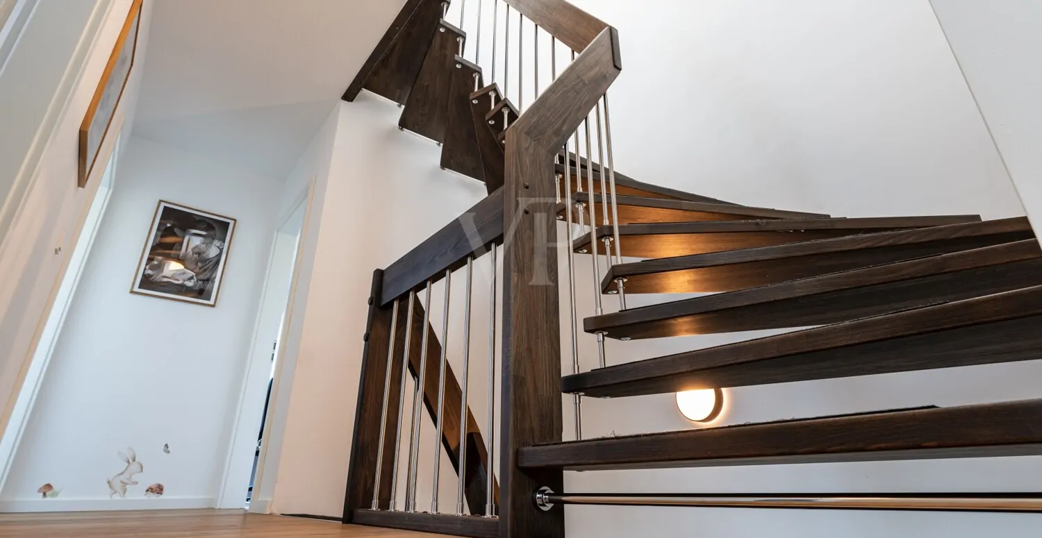 FLUR  | AUFGANG ZUM II. OBERGESCHOSS