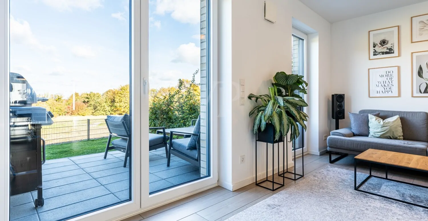 BLICK AUF DIE TERRASSE