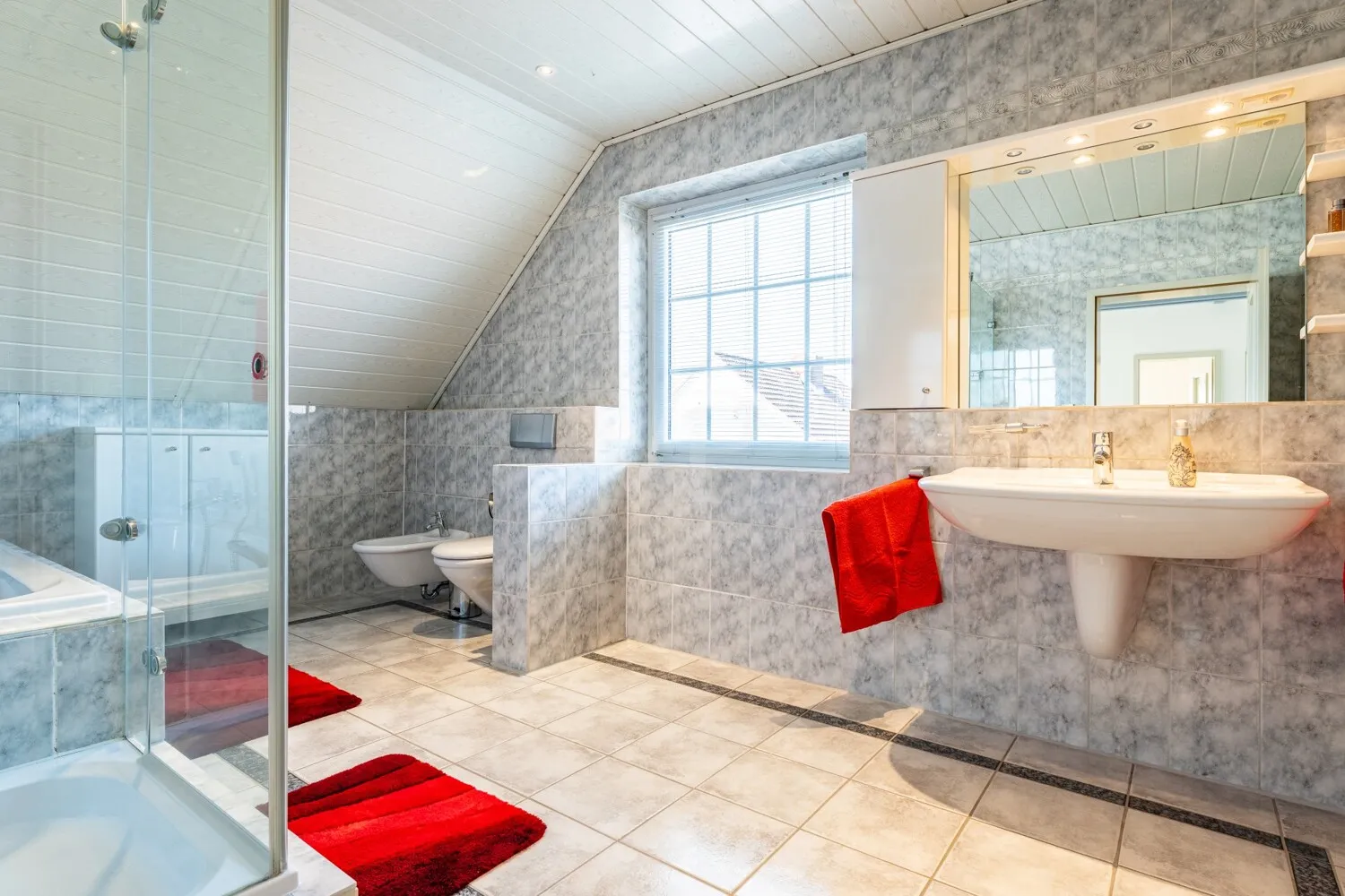 BADEZIMMER OG
