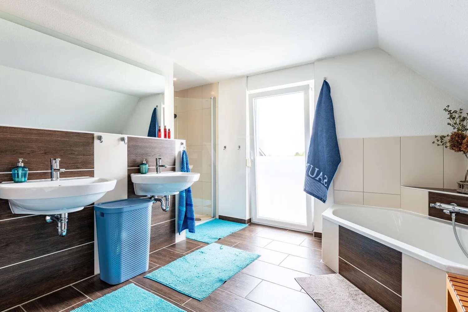BADEZIMMER OBERGESCHOSS