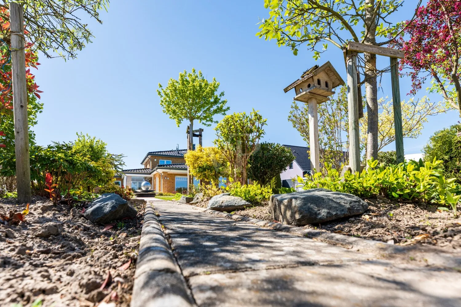 PARKÄHNLICHER GARTEN