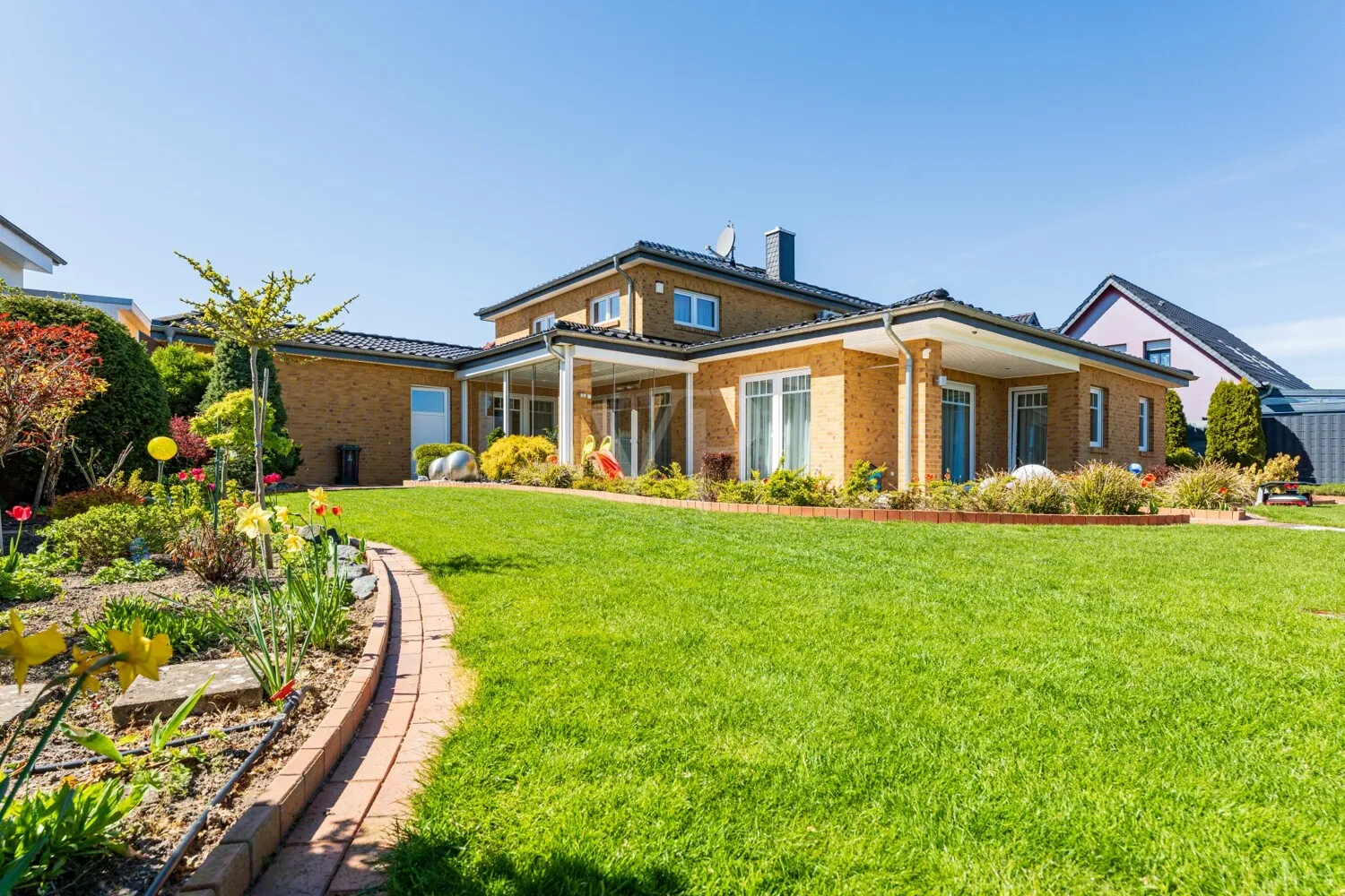 HAUS | GARTENSEITE