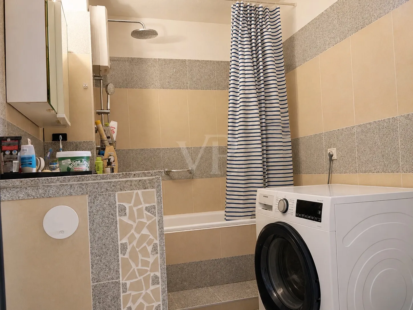 BADEZIMMER I DUSCHWANNE