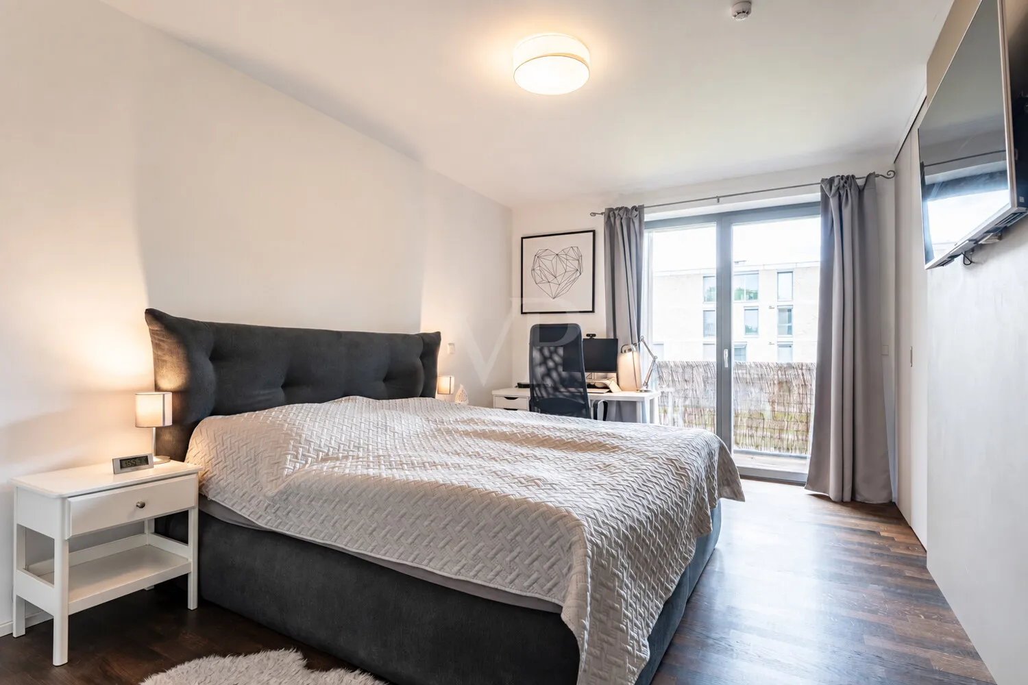 MASTERBEDROOM