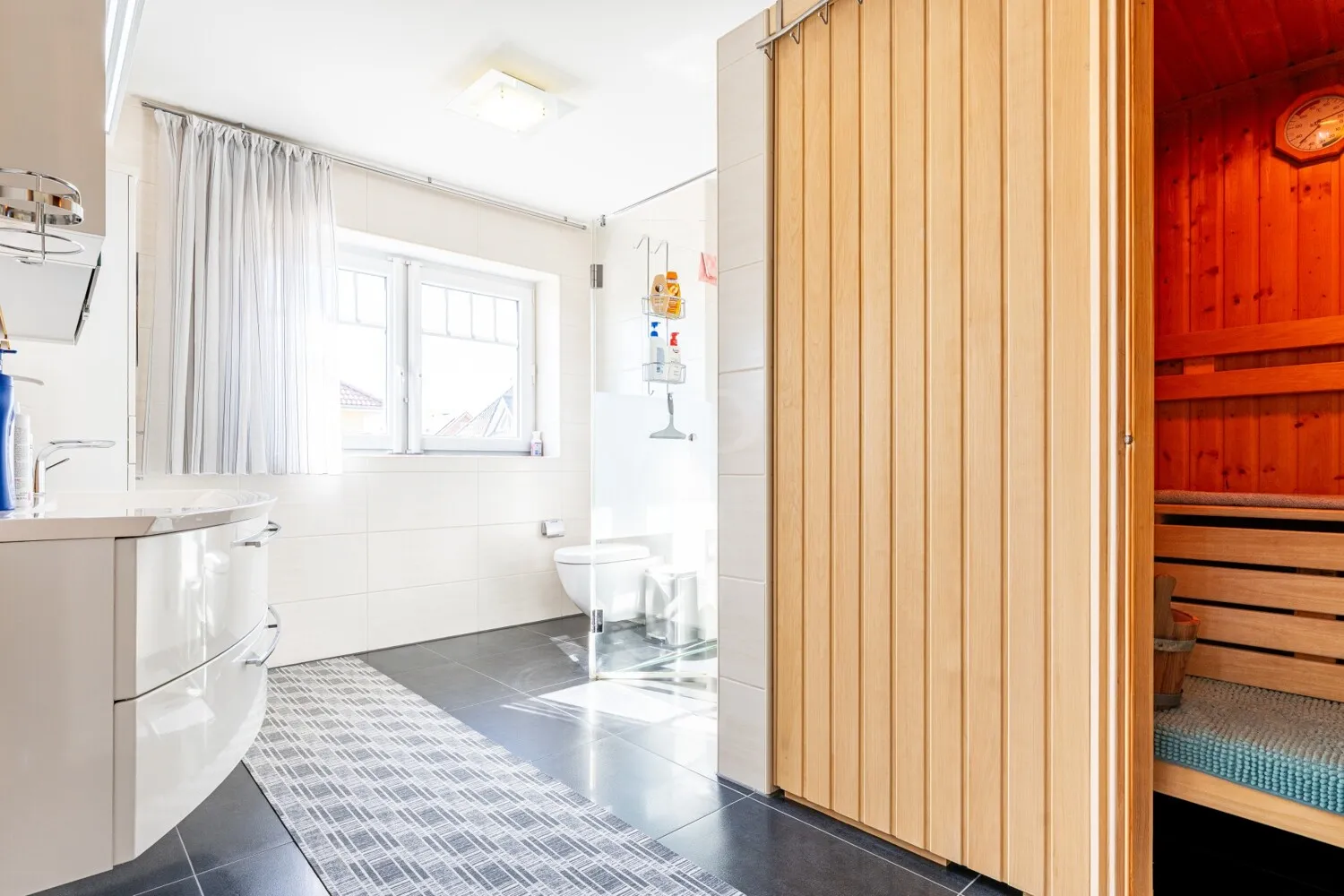 BADEZIMMER OBERGESCHOSS