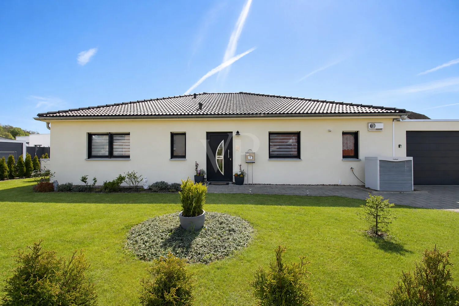 HAUS | FRONT