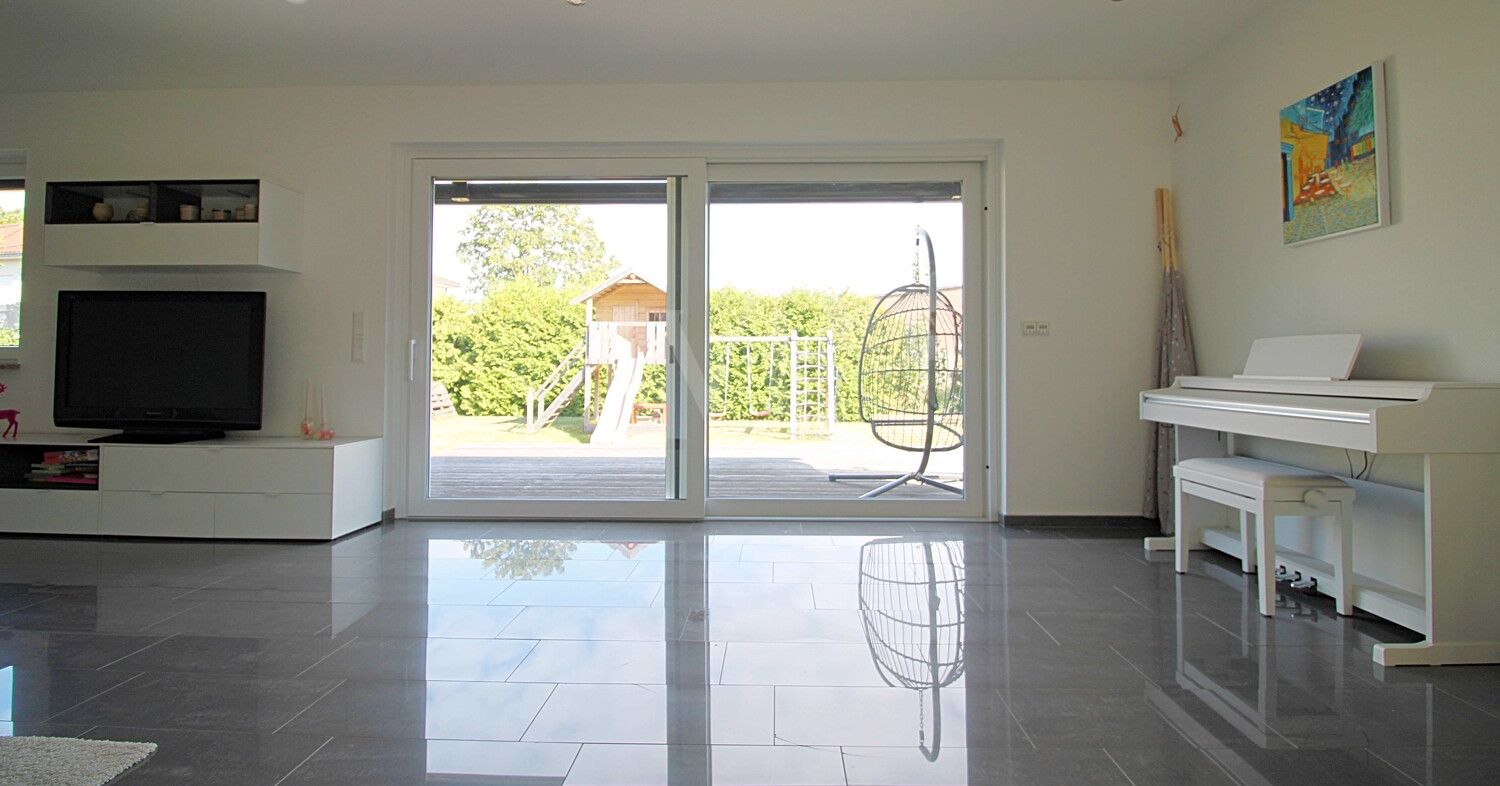 BLICK IN DEN GARTEN