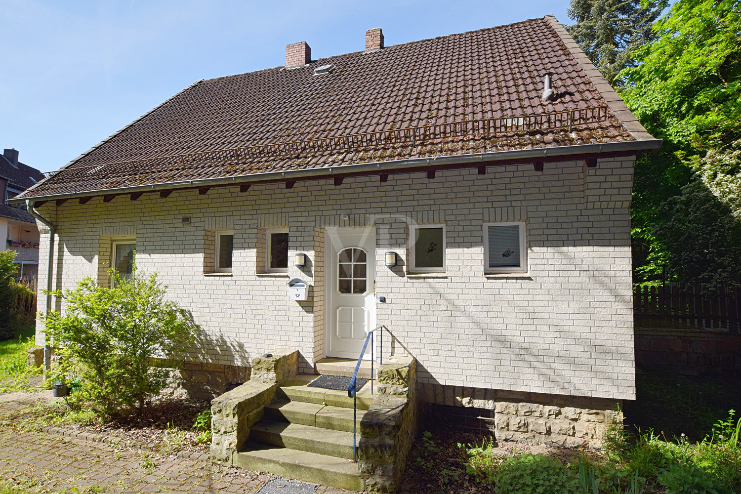 HAUS II   /   FRONT
