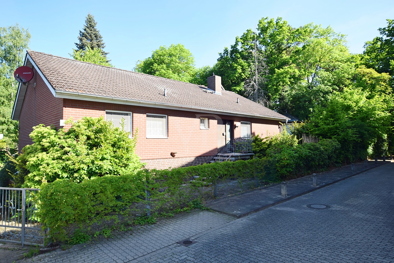 HAUS I  /  FRONT