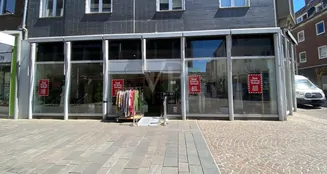 von_poll_real_estate_property_25202011_image_1