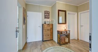 von_poll_real_estate_property_25202015_image_4