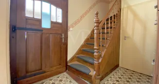 von_poll_real_estate_property_25202025_image_3